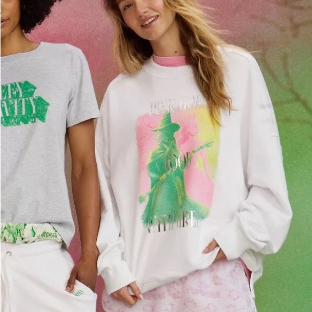 Wicked Graphic Sweatshirt 🩷💚